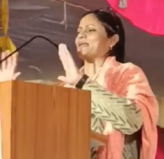 मंच से व्याख्यान