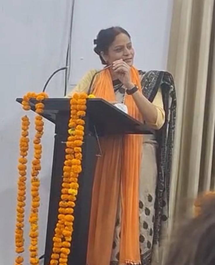 मंच से संबोधन